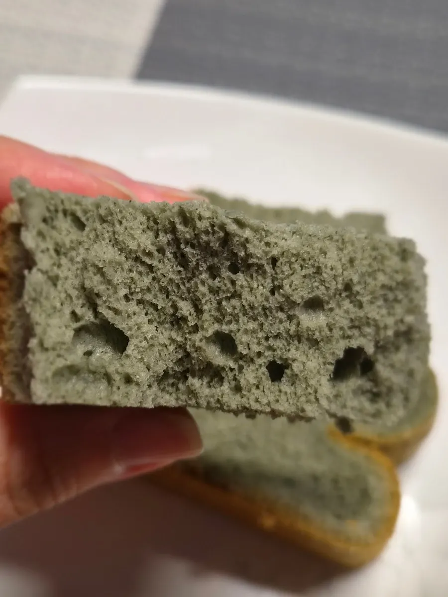 Mugwort castella cut into 6 slices