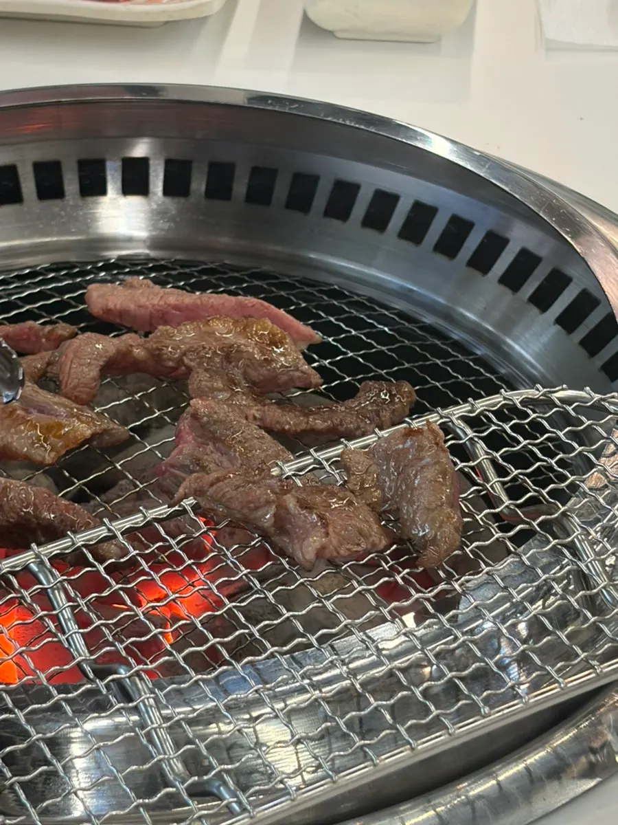 금방 익어가는 소갈비살 구이