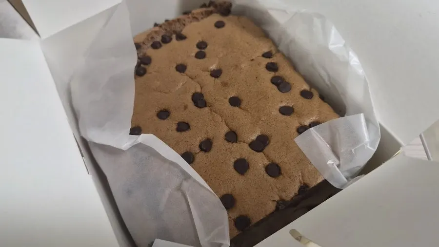 초코카스테라와 생딸기라떼 상차림