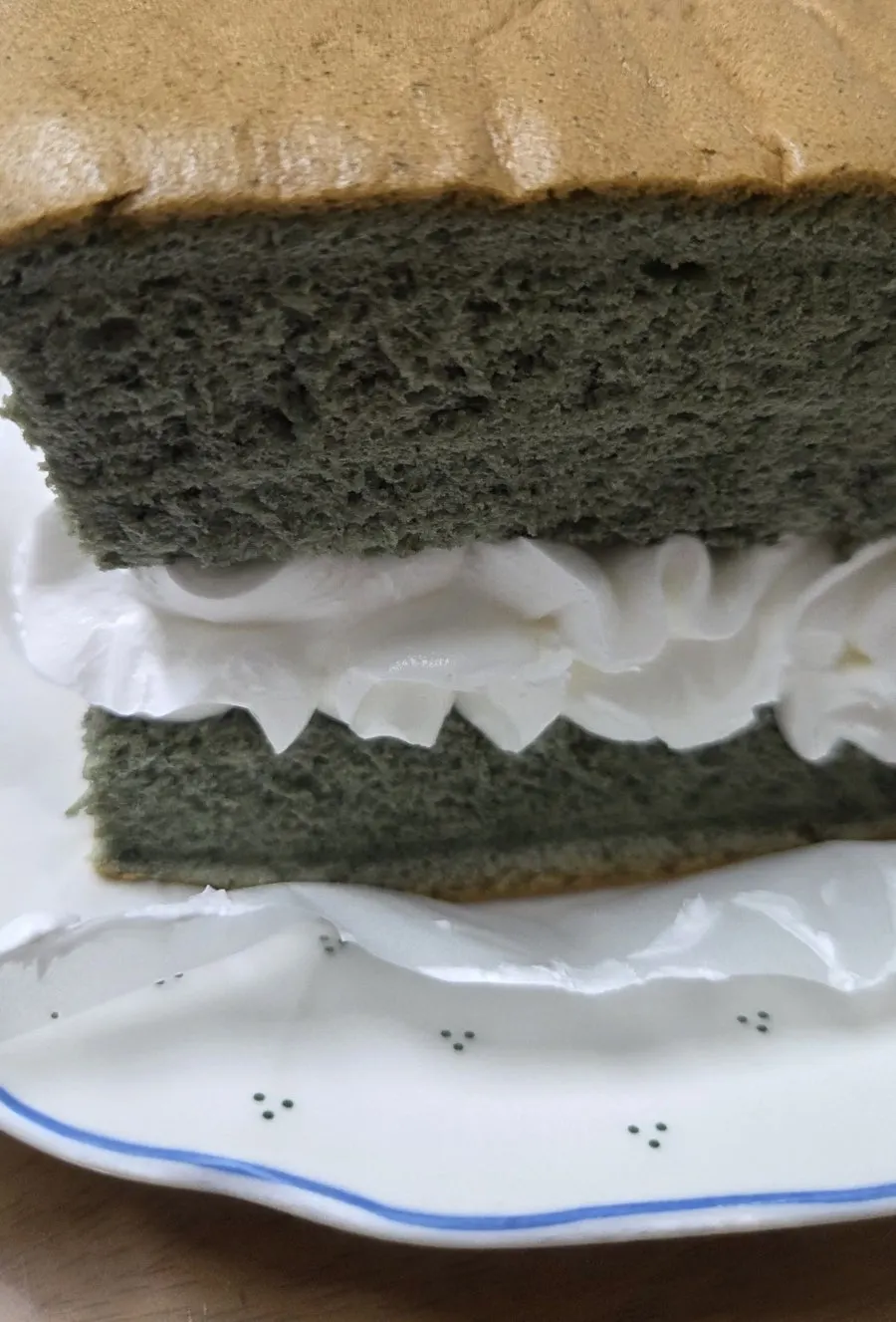 쑥 카스테라 한 조각