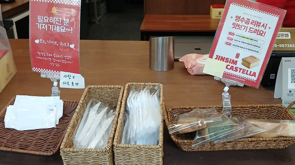 Two types of castella packed for takeout at the store