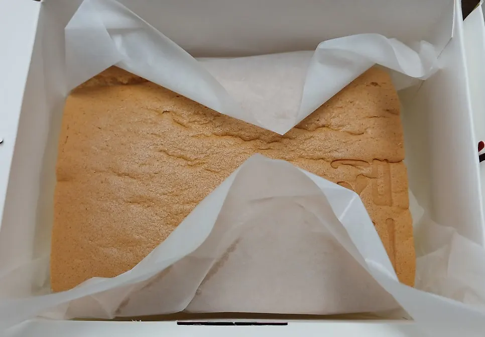 Castella served with milk at home