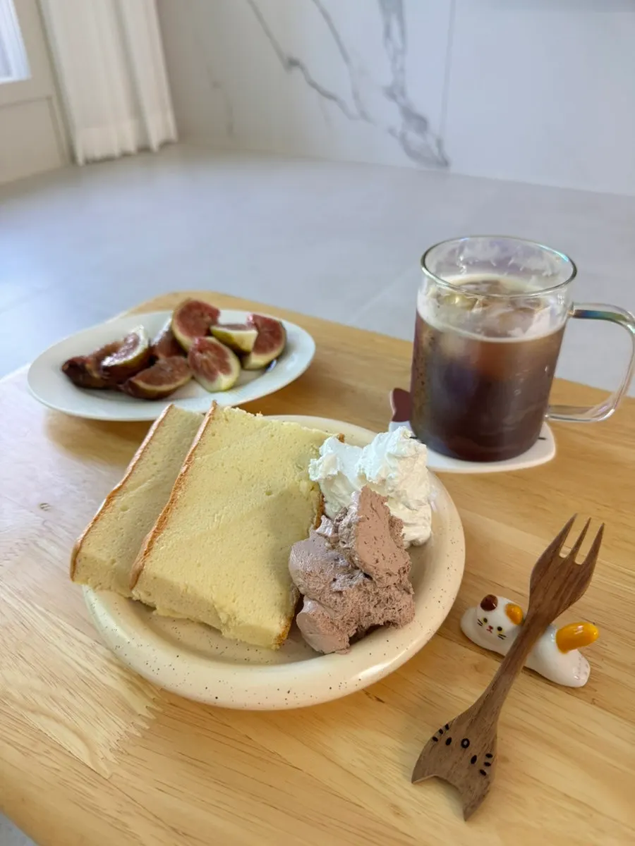 포장 카스테라와 생크림 컵