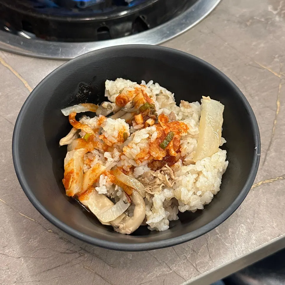 겉절이와 파김치가 있는 셀프 코너