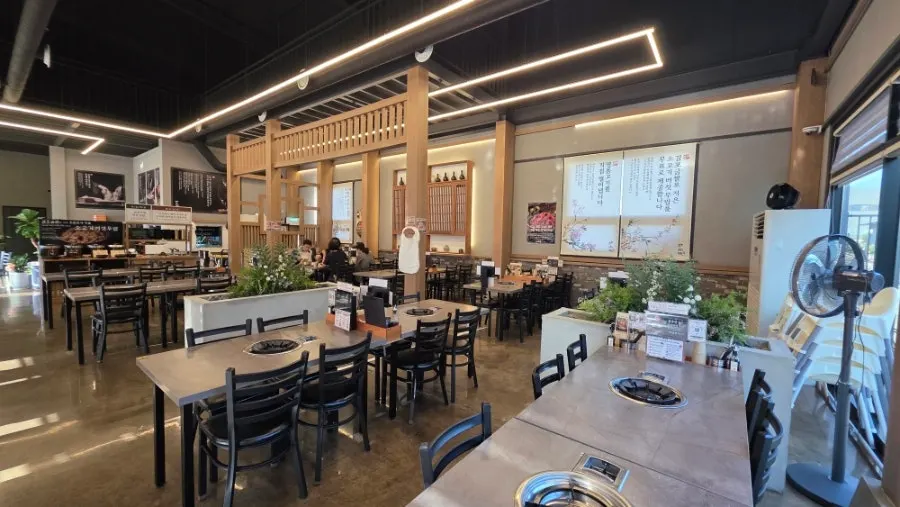 Spacious and pleasant restaurant interior