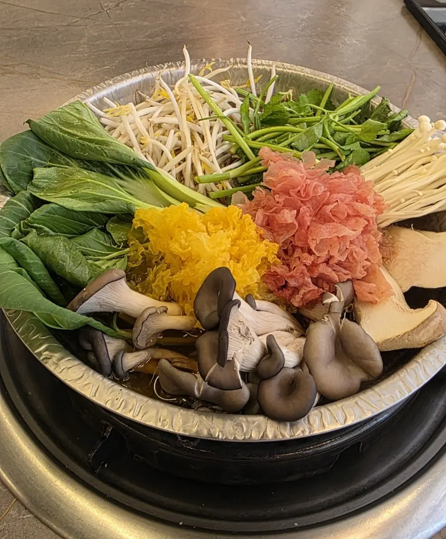 Full Table Special Shabu Kalguksu spread