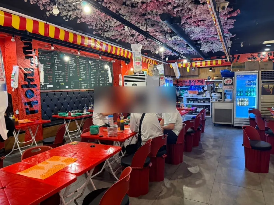 Tables and decor inside Cheonmakjip Janggi Branch