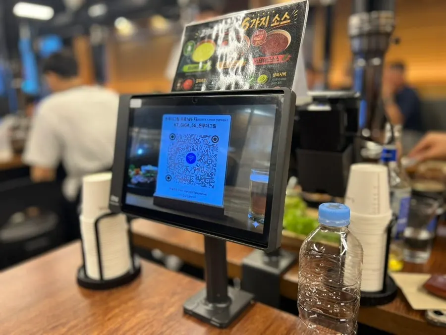 Self-serve bar untuk sayuran bungkus dan kimchi