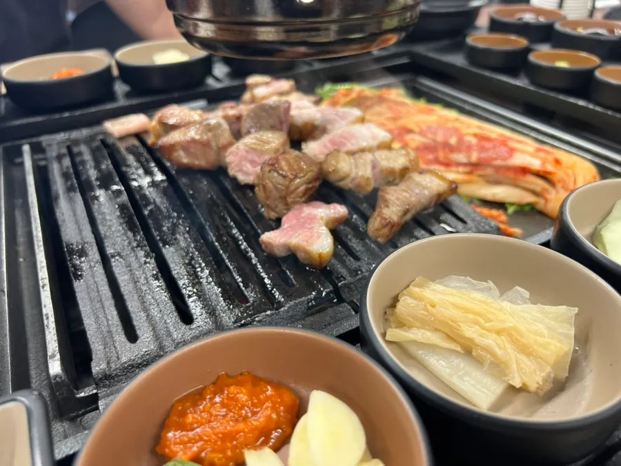 Samgyeopsal yang di-aging dan dibakar sempurna
