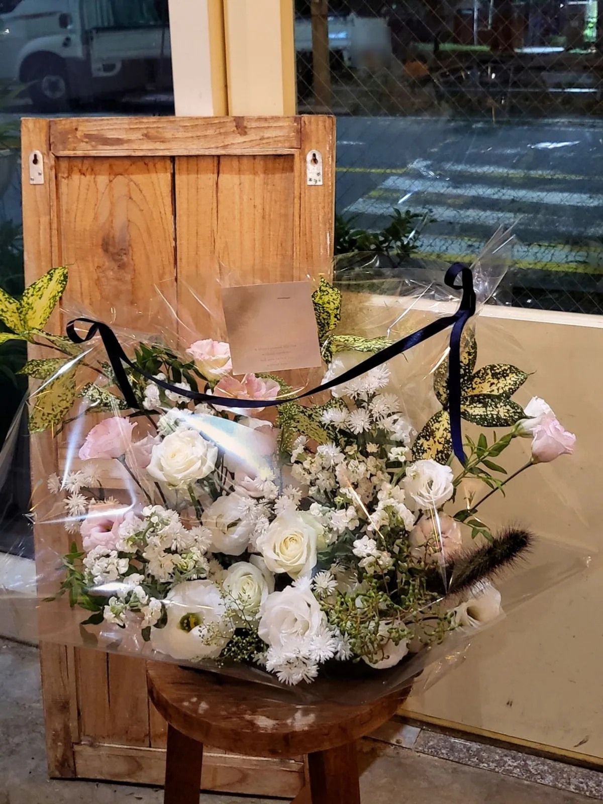 Fresh flower bouquet at Kkochi Naege, a flower shop in Janggi-dong, Gimpo