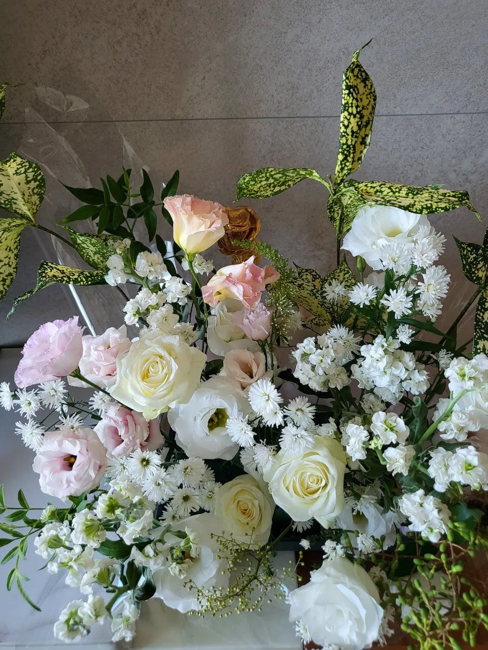 The finished, full bouquet from Kkochi Naege