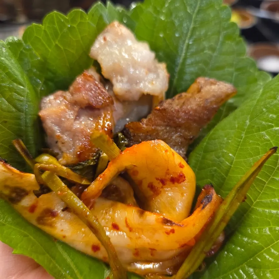 갈빗대에 붙은 포삼겹 구이