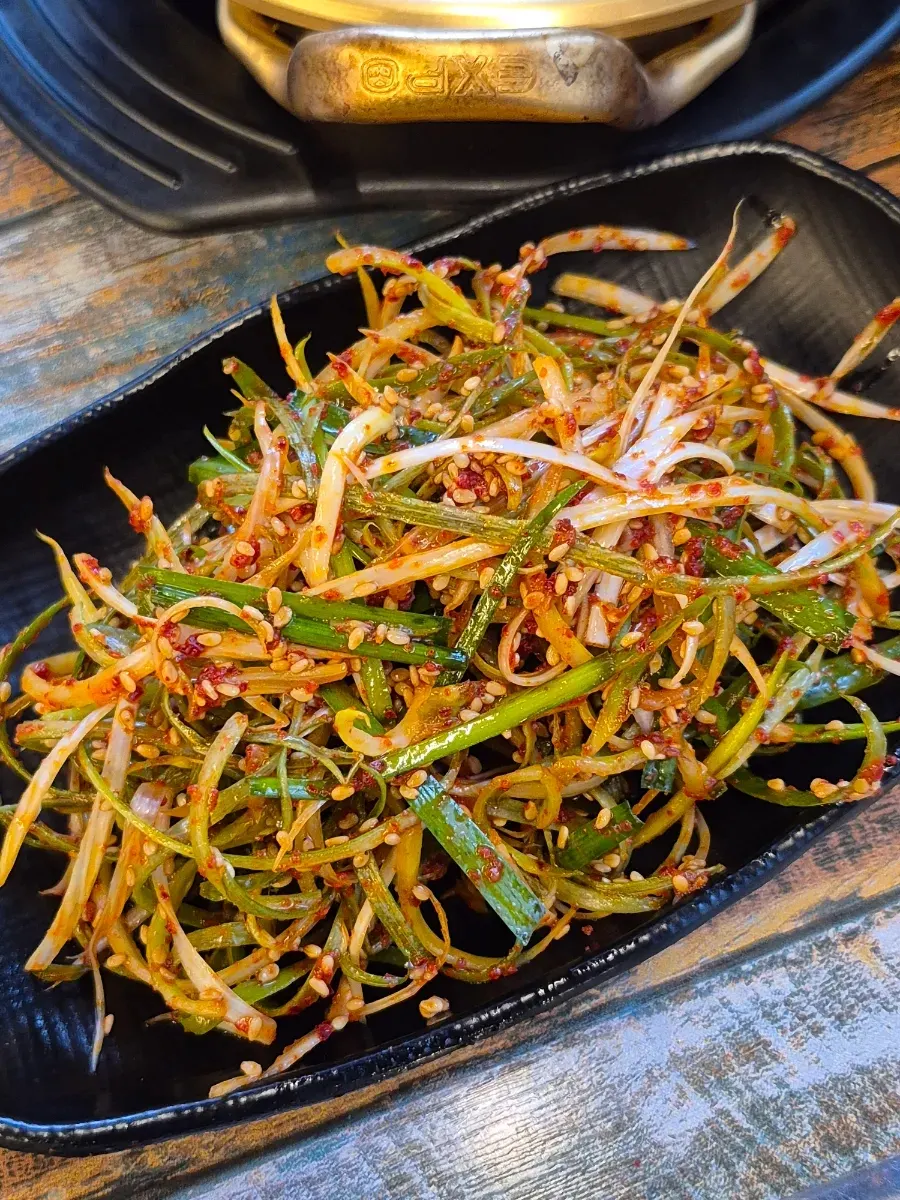 Spicy and tangy green onion chive salad