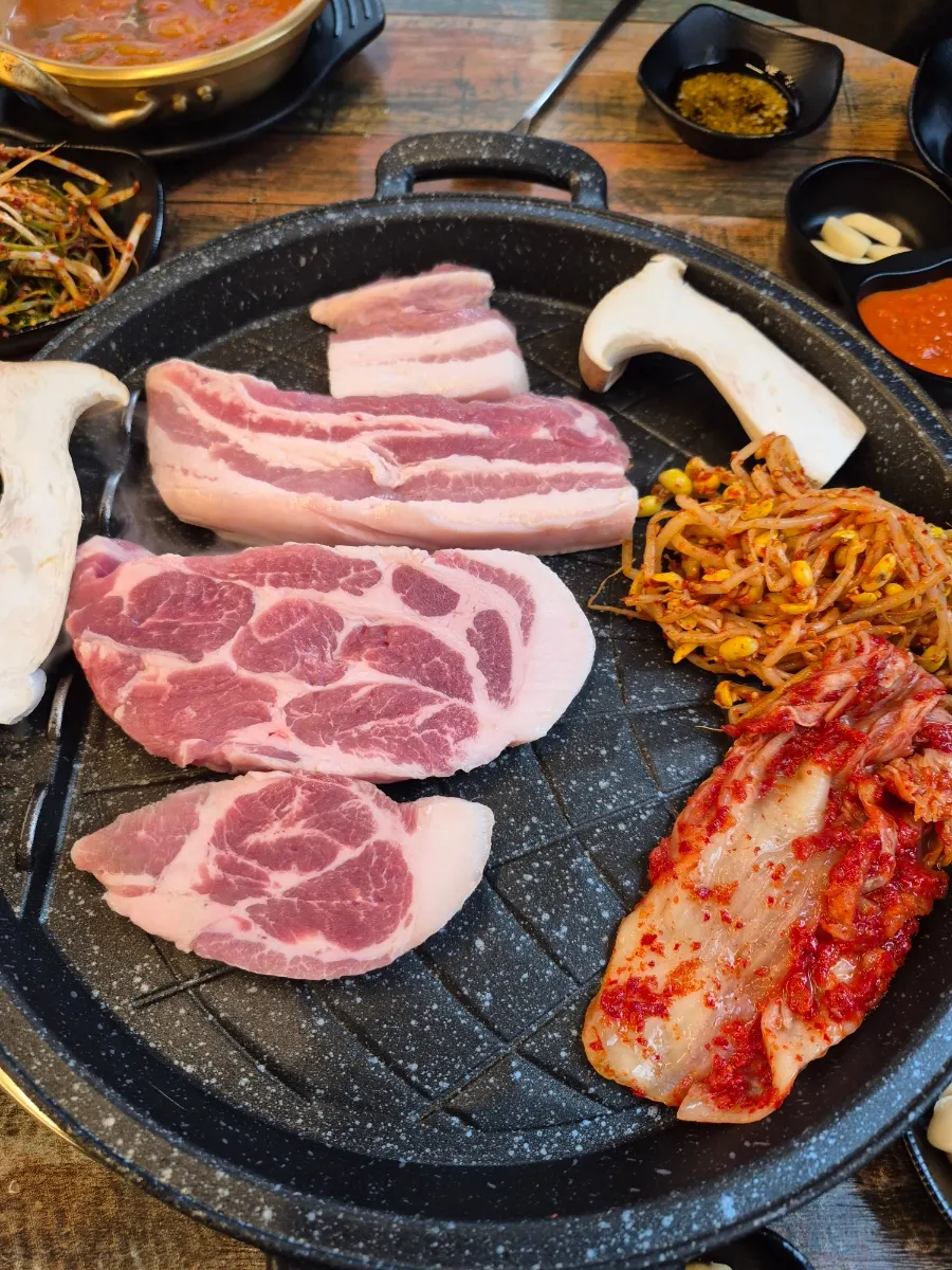 Thick-cut raw pork belly and pork neck