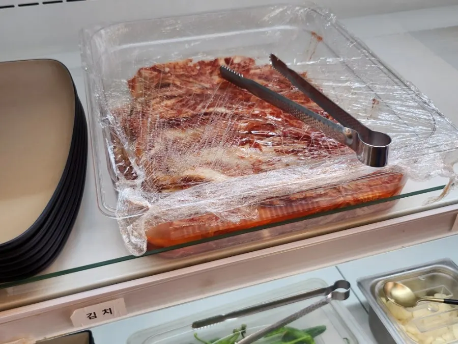 Self-serve bar with wrap vegetables