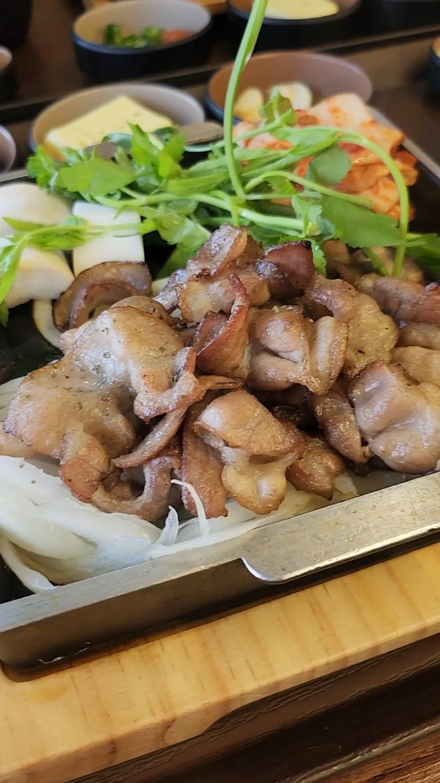Charcoal-fired meat served over julienned onion