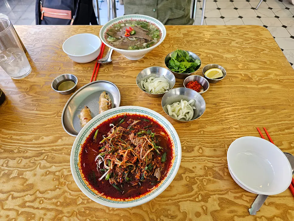 Pho spread at Kkua Gimpo Janggi Branch