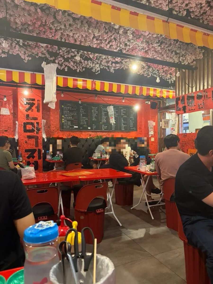 Interior of Cheonmakjip Janggi Branch with tables