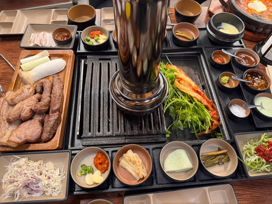 Tableside grilling service in action