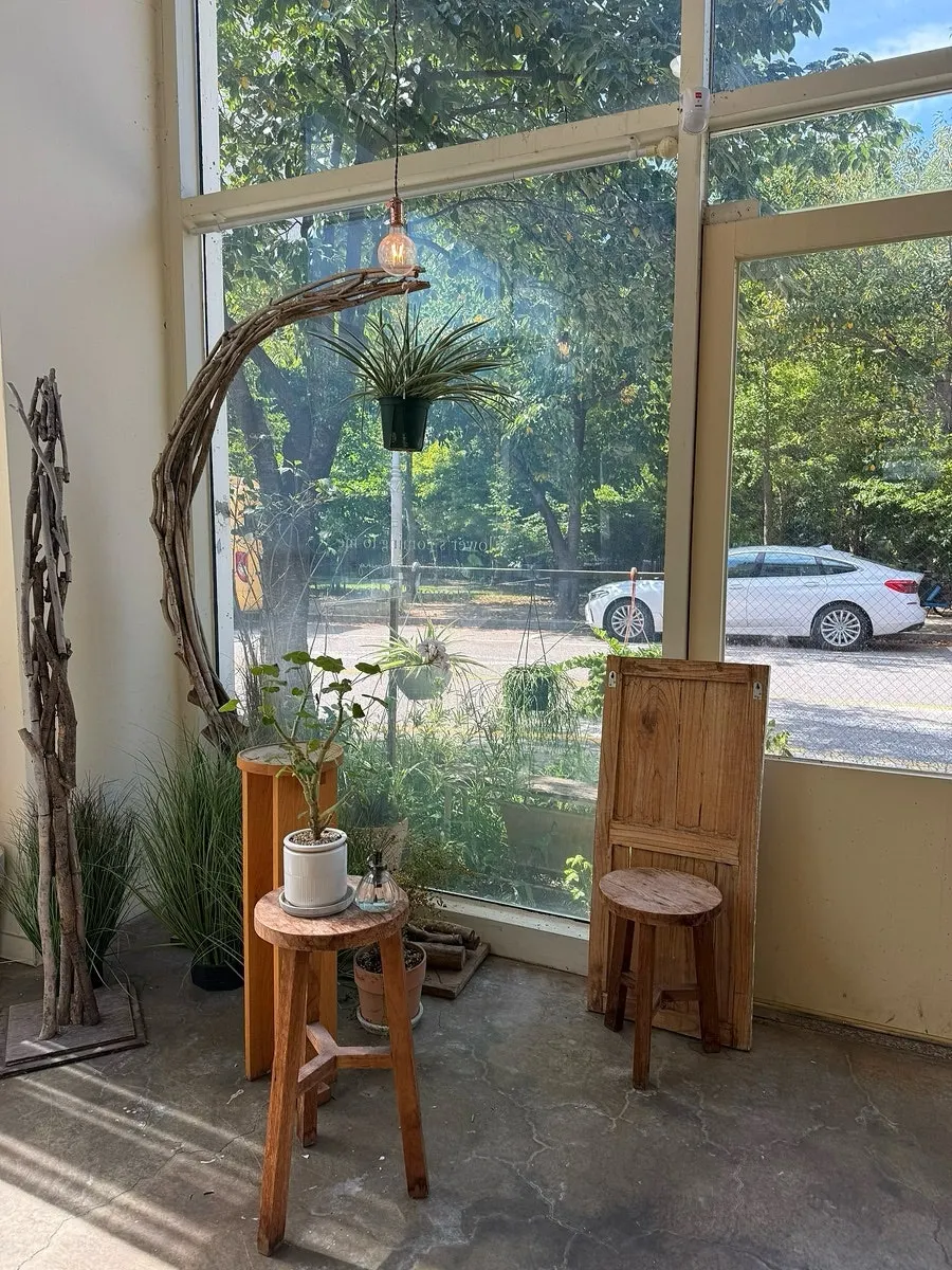 Flower shop space visited for a reserved pickup