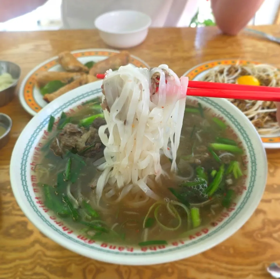 담백한 국물의 왕갈비 쌀국수