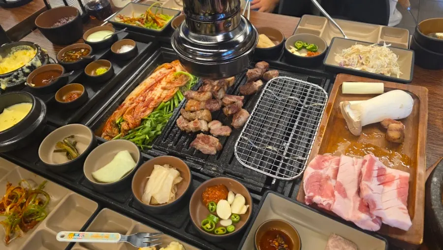 한돈 커플한상과 곁들임 메뉴