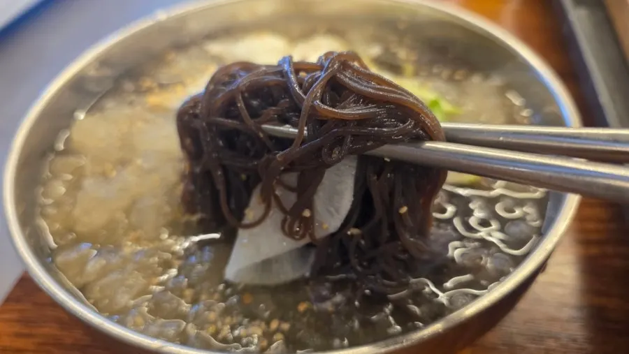 뚝배기에 담긴 치즈 계란찜