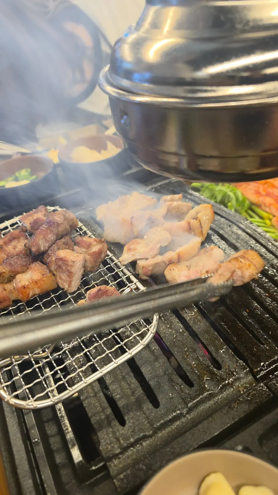 고기와 곁들이는 살얼음 물냉면