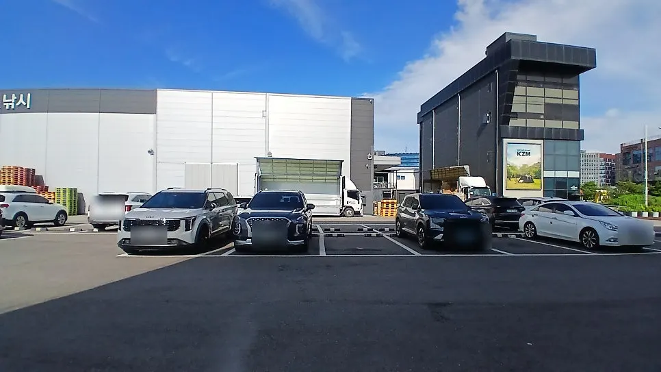 Parking area at The Nillai café