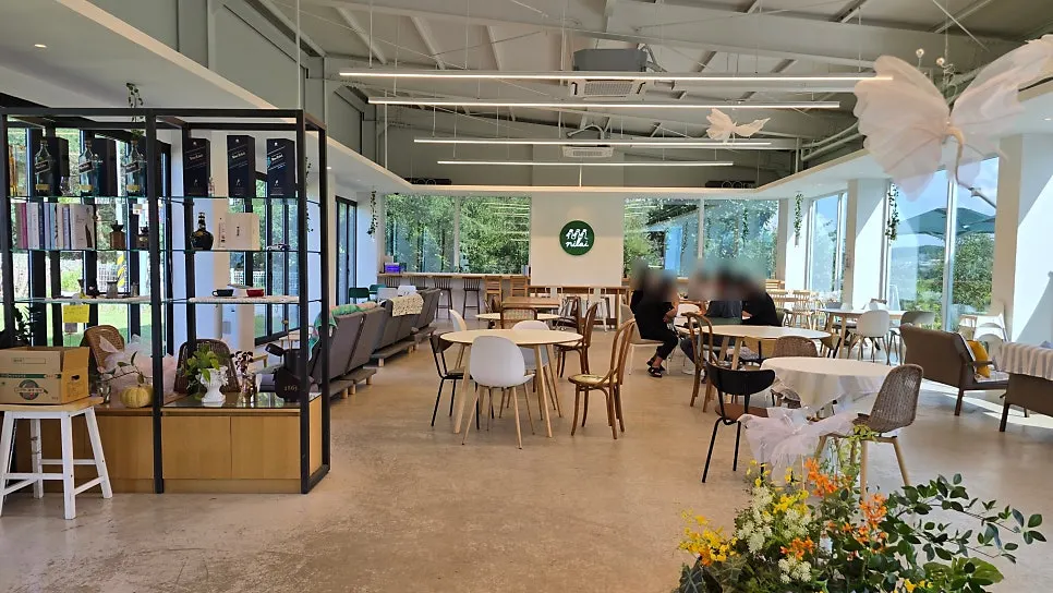 Rest area at Nillai café