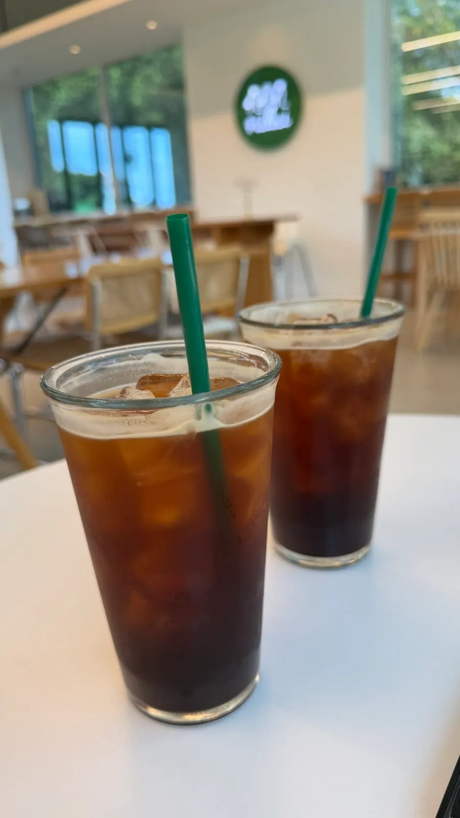 망고 필링과 크림이 든 망고케이크