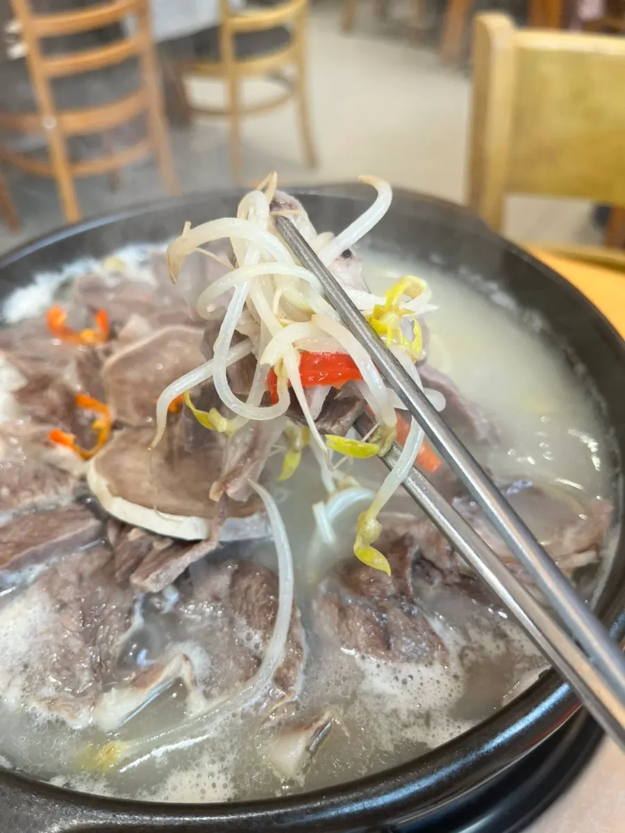 A pot of suyuk simmering