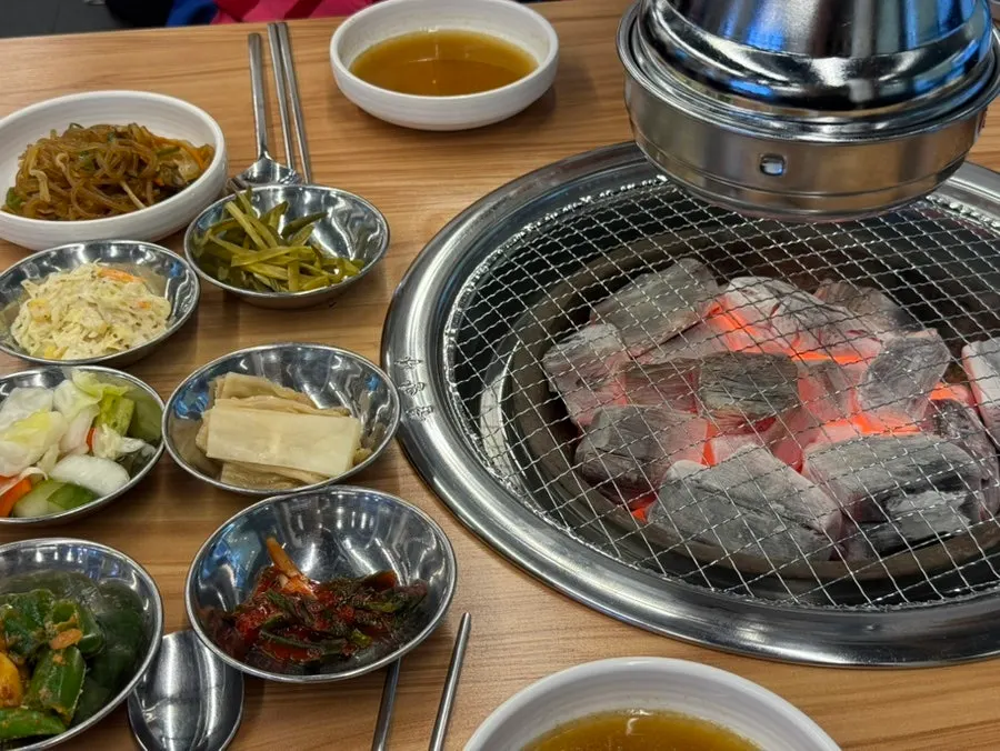 국내산 돼지갈비를 다루는 갈비굼터 풍무역점 내부