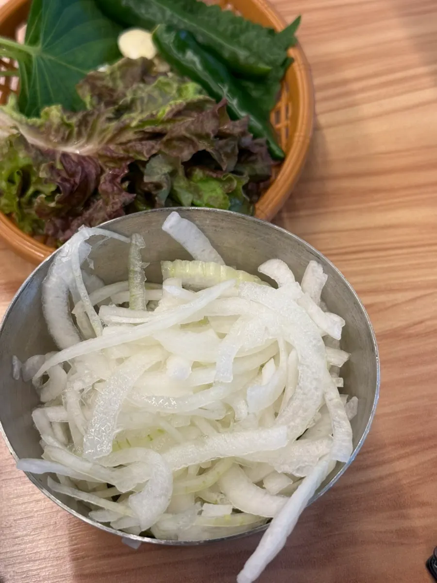 고기와 곁들일 기본반찬 한 상