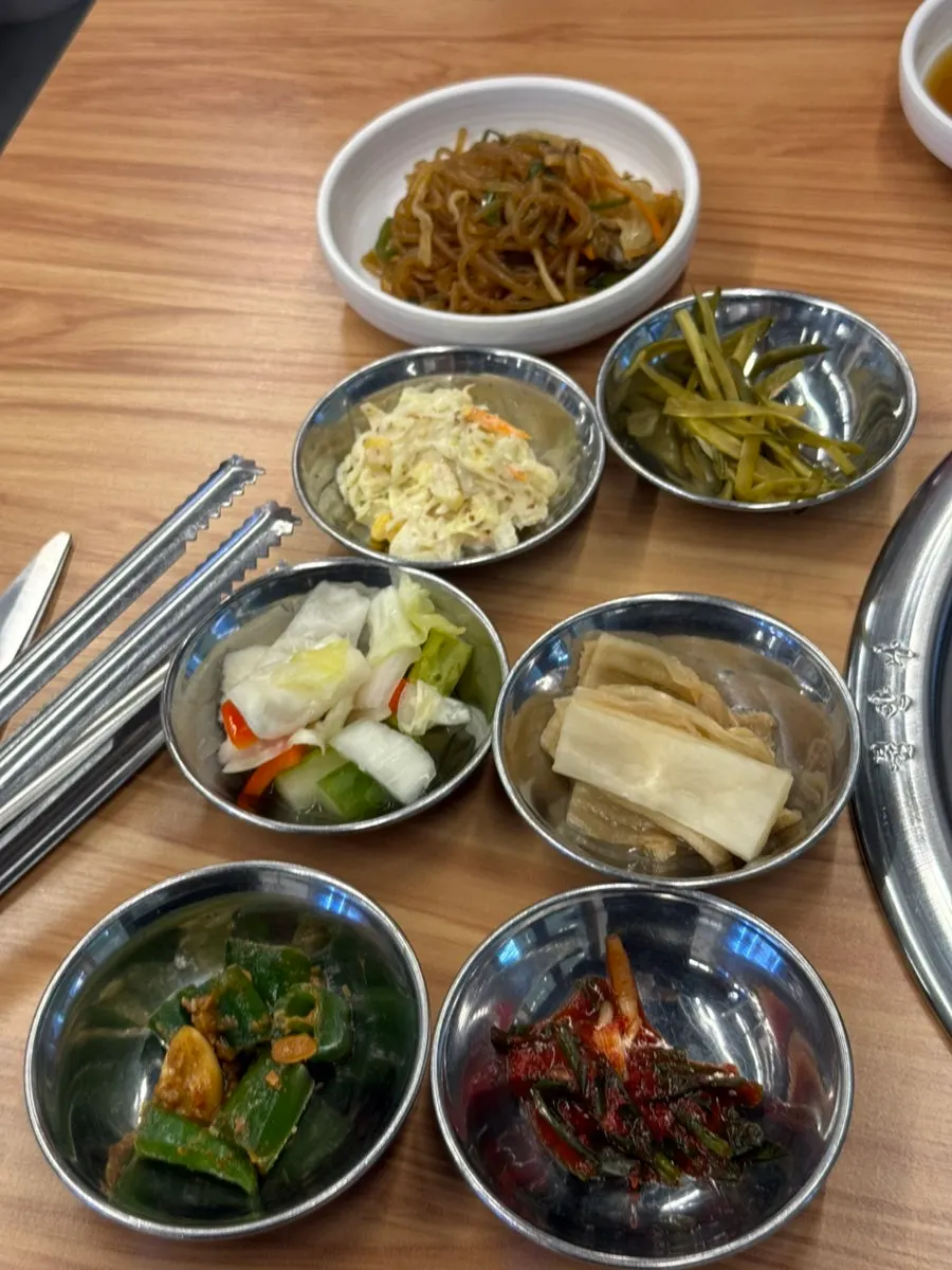 갈비굼터 풍무역점 기본반찬 세로 사진