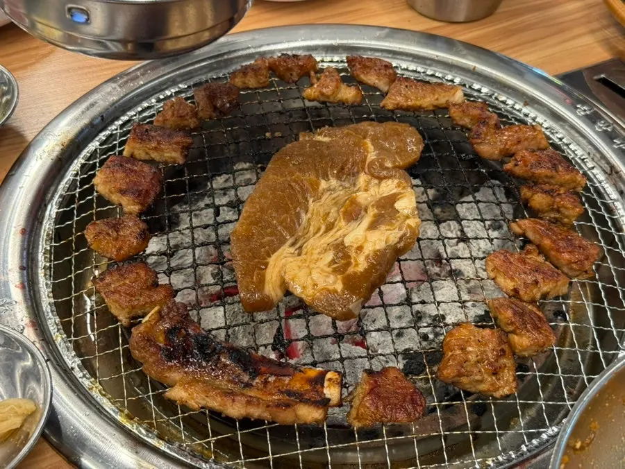 단체석과 룸이 있는 갈비굼터 풍무역점 공간