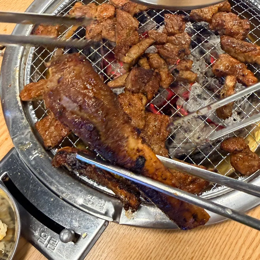 Beef short rib meat grilled alongside king pork ribs