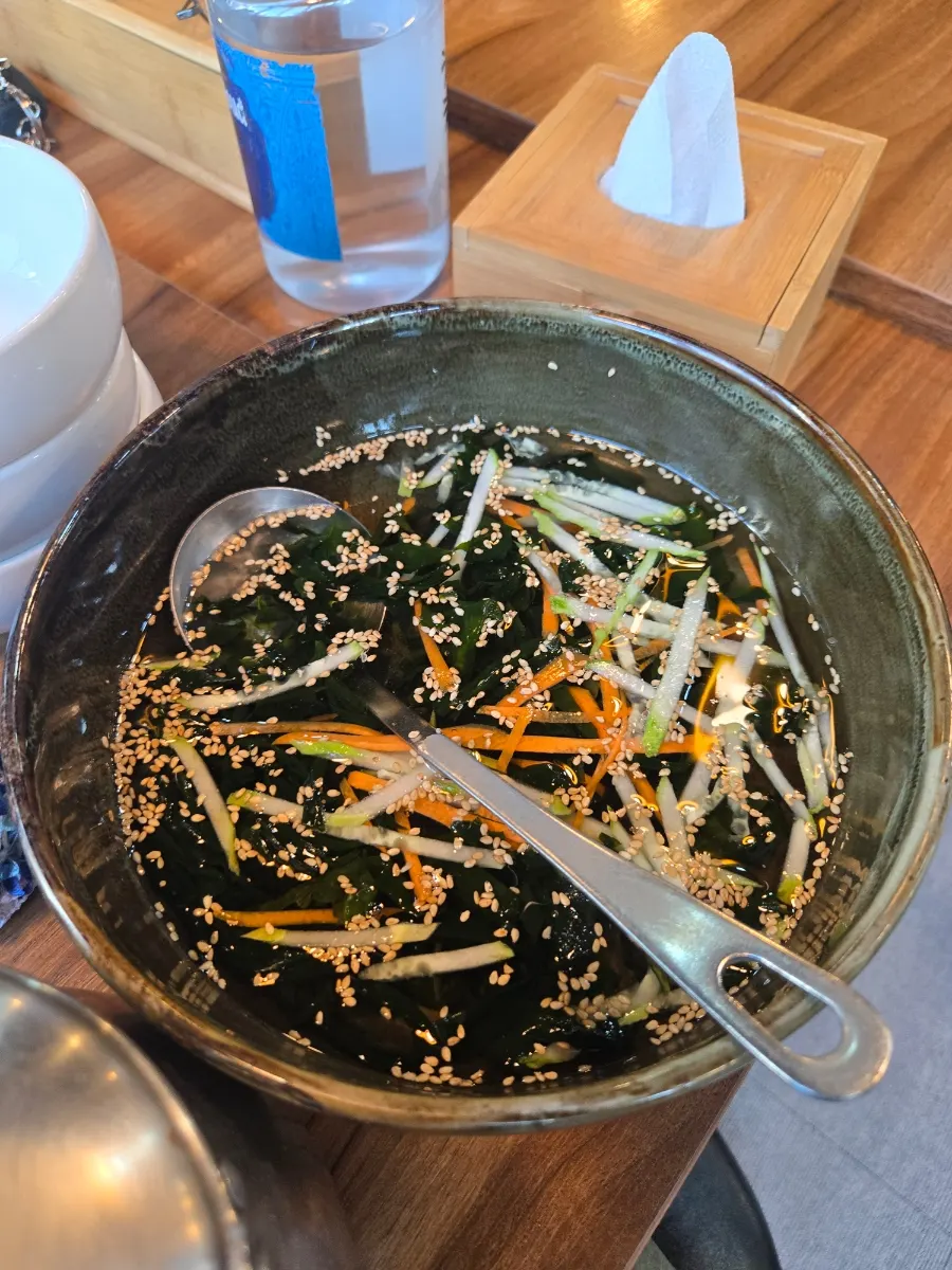 매운맛을 달래주는 미역냉국