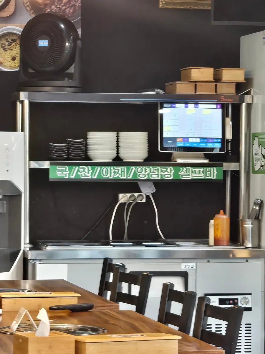 국과 반찬을 담아 올 수 있는 셀프바