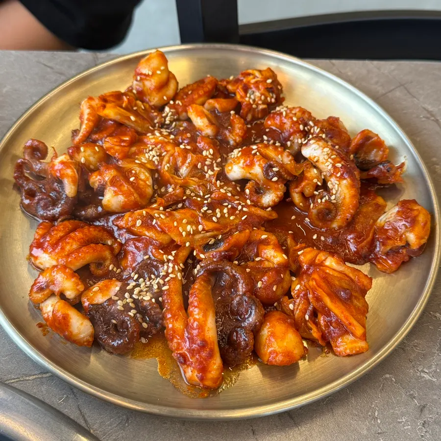 A piece of onsuyuk with garlic sauce