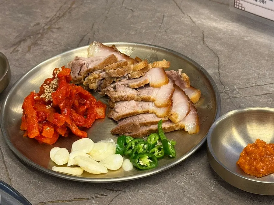 Cross-section of chewy, tender boiled pork