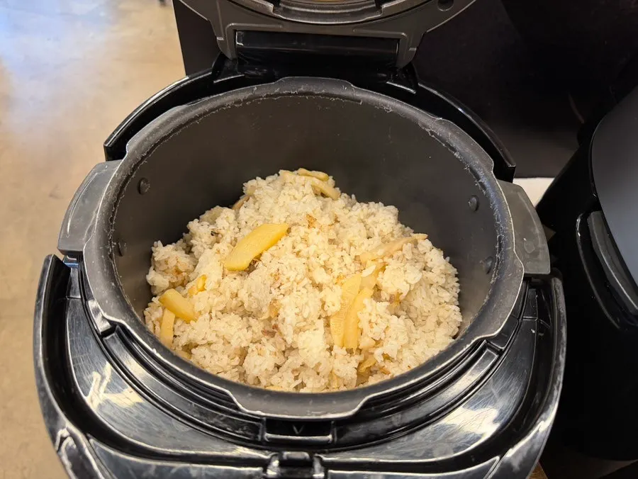 Self-serve bar corner at Homilwon Shabu Kalguksu
