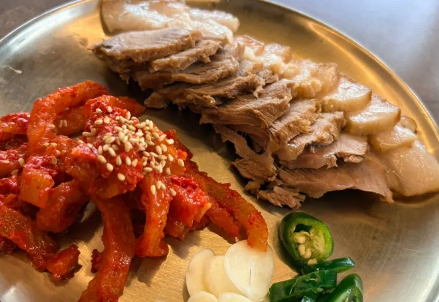 Premium Korean-pork onsuyuk made by the Master