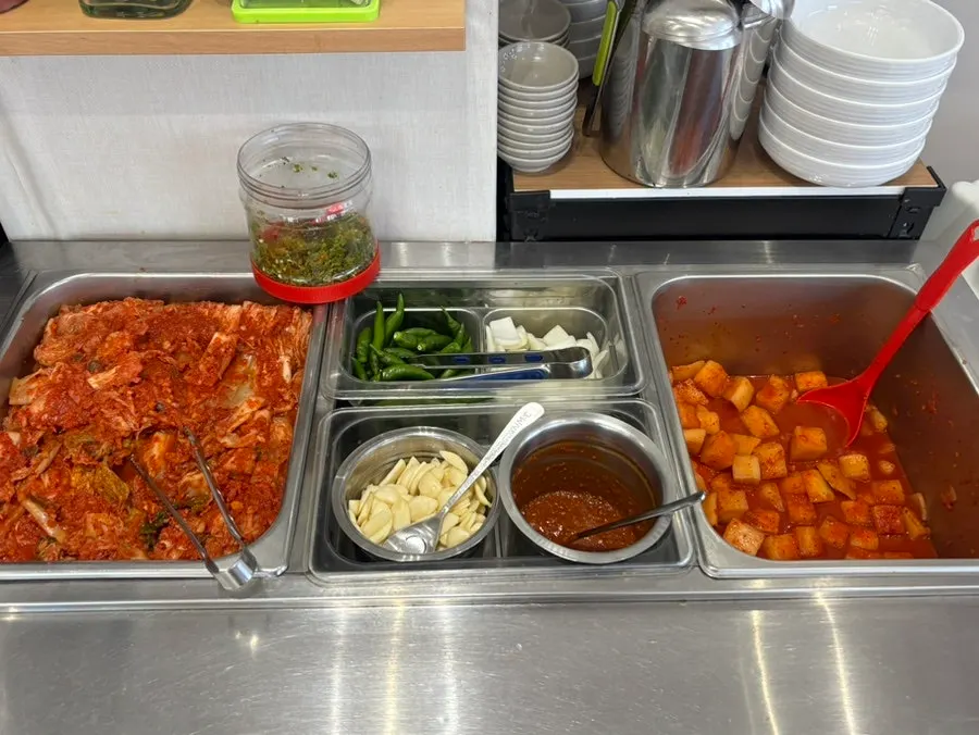 Neatly maintained side dish self-serve bar
