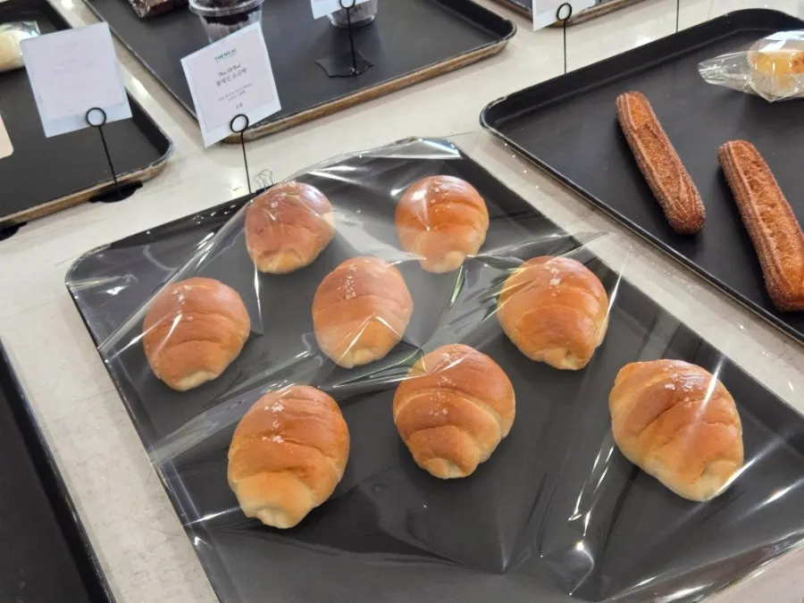 더 닐라이 바질토마토 파스타 한 접시