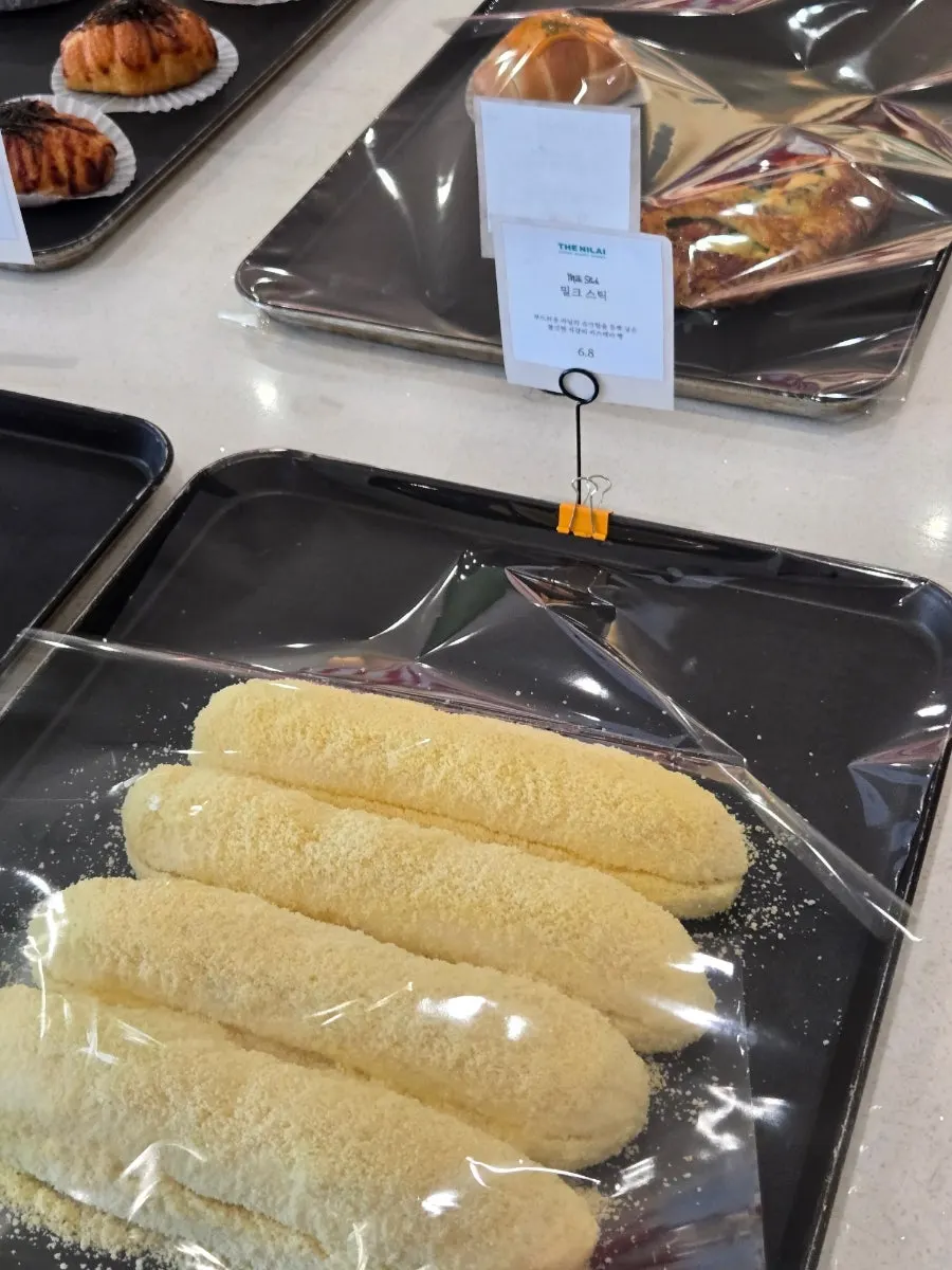 더 닐라이 디저트 진열대 전경