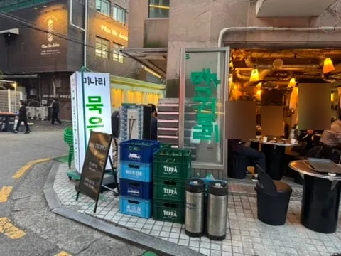 창가 쪽 개방감 있는 좌석 풍경