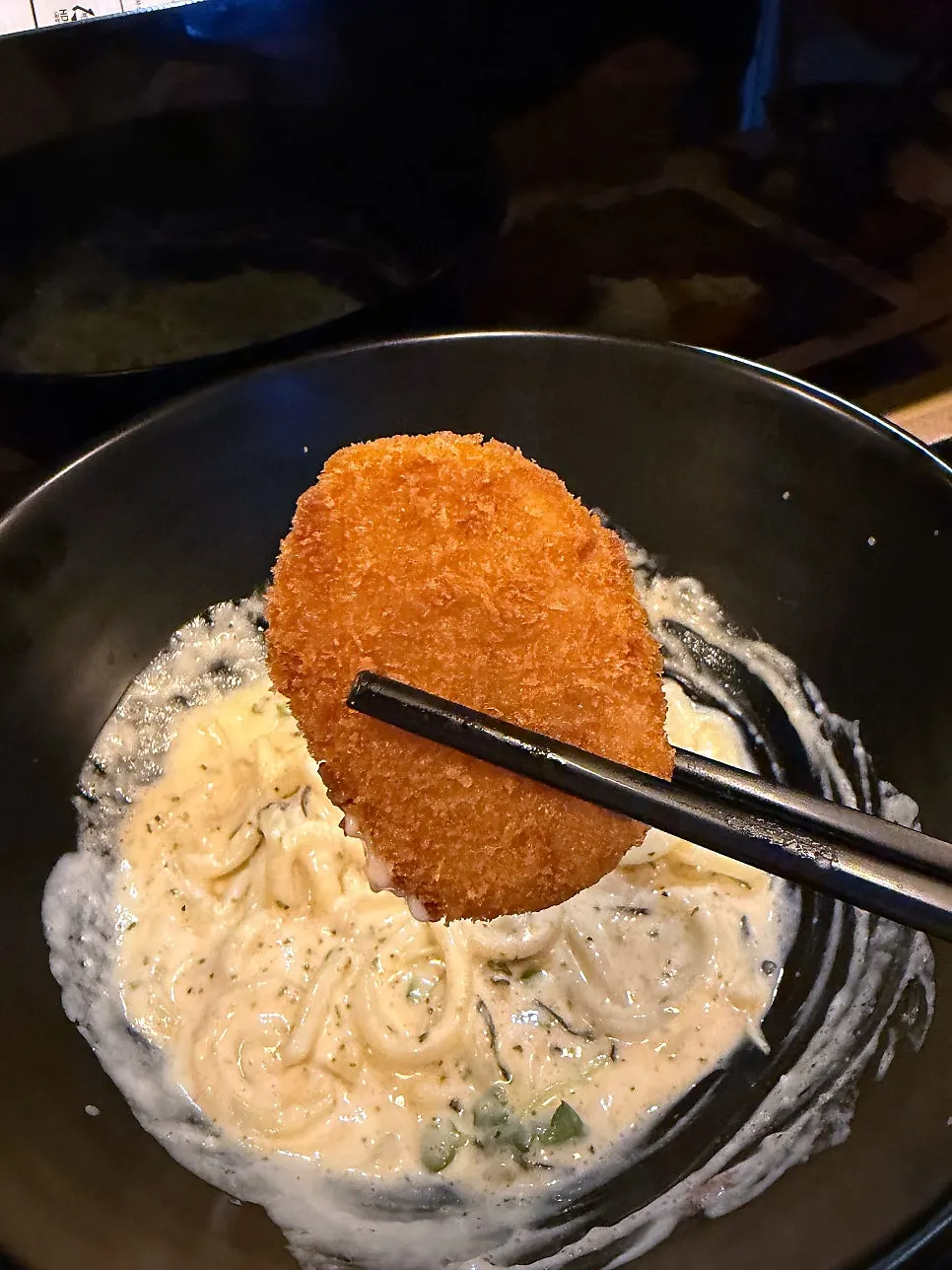먹는 중인 긴자료코 돈까스 세트 상차림