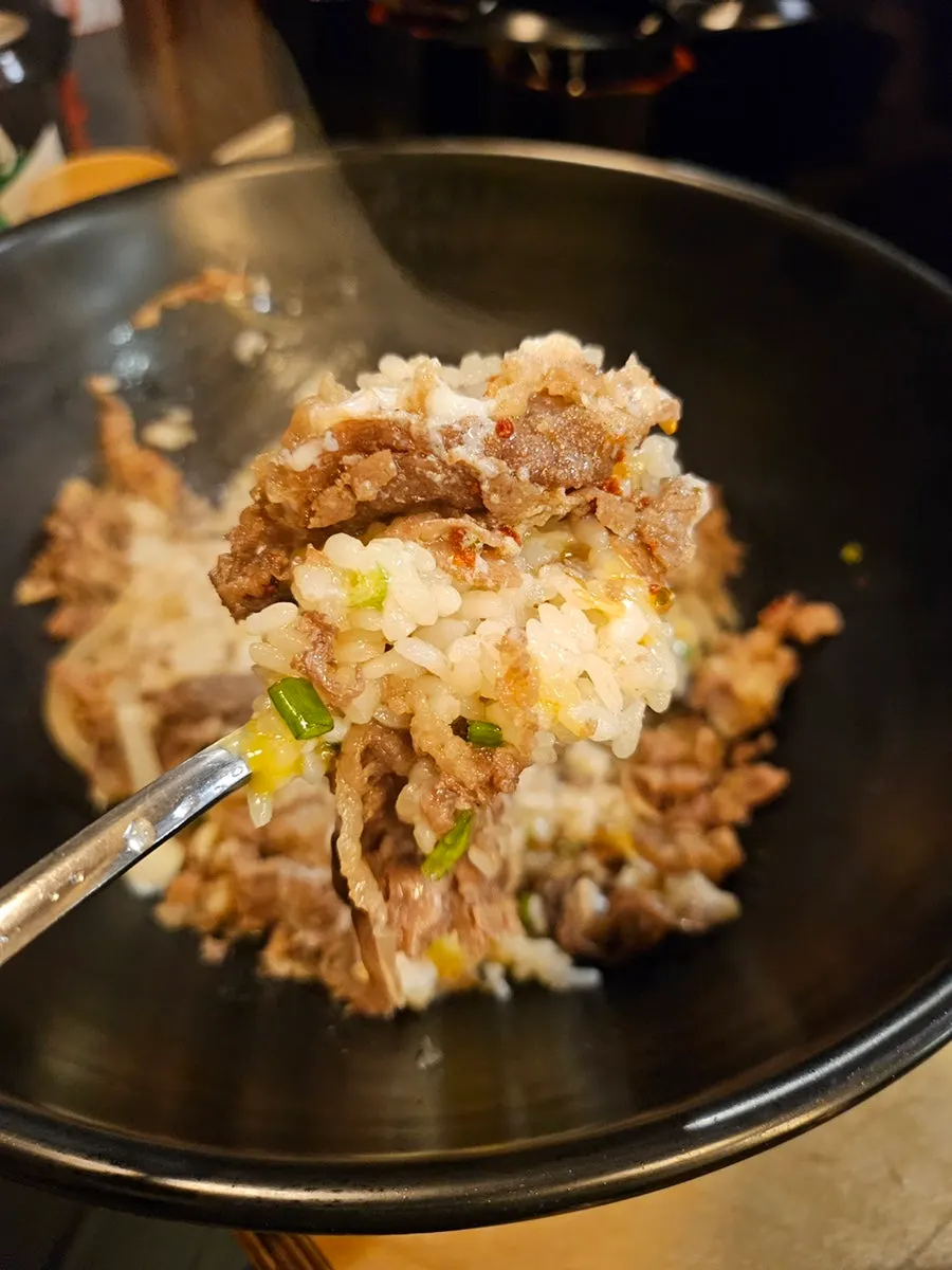계란을 터뜨려 비빈 특 규동
