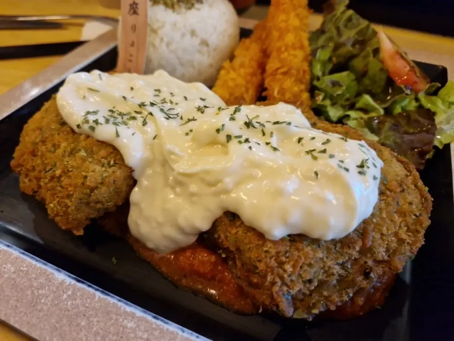 Full spread of Gin Jaryoko's fish cutlet (fish fry) set